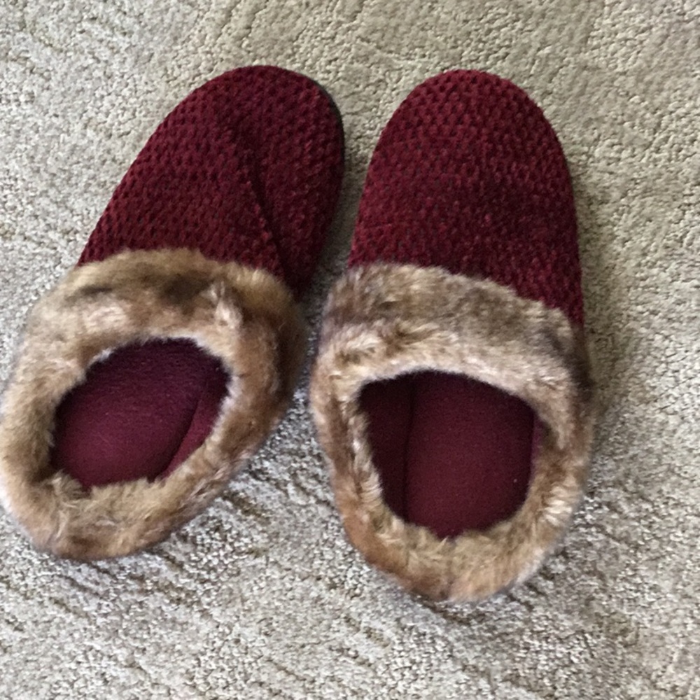 Slippers size Lg cranberry color memory foam